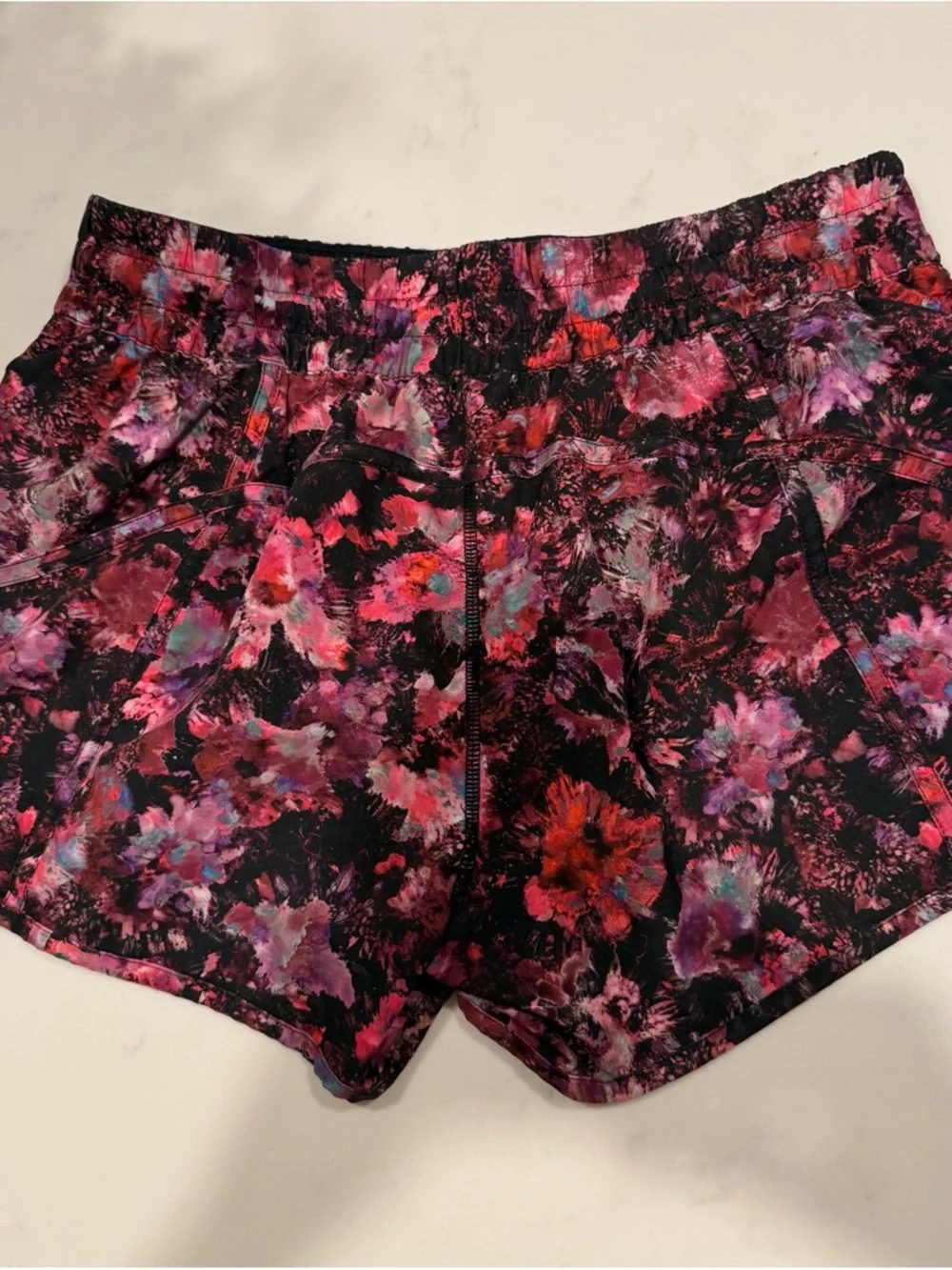 Lululemon Flouro Multishort 4”, size 12. Matching bra for sale - Picture 1 of 3